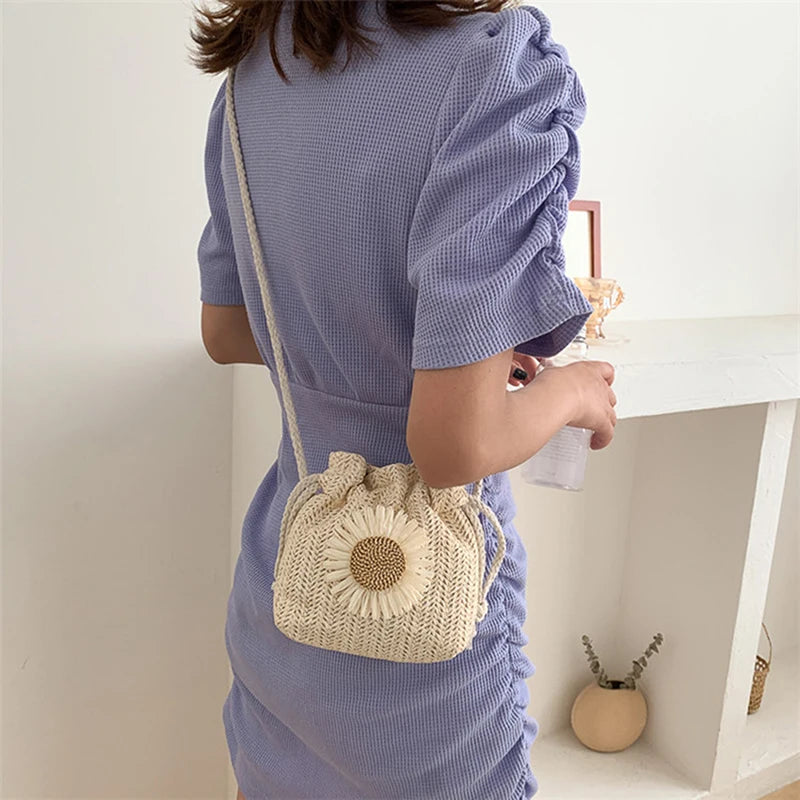 2025 Hot Sale Rattan Woven Women Straw Bag Handbag Knit Summer Beach Woman Shoulder Messenger Khaki Beige Bags Fashion Creative
