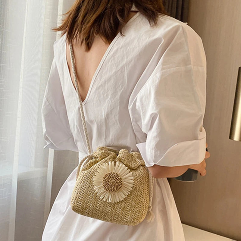 2025 Hot Sale Rattan Woven Women Straw Bag Handbag Knit Summer Beach Woman Shoulder Messenger Khaki Beige Bags Fashion Creative