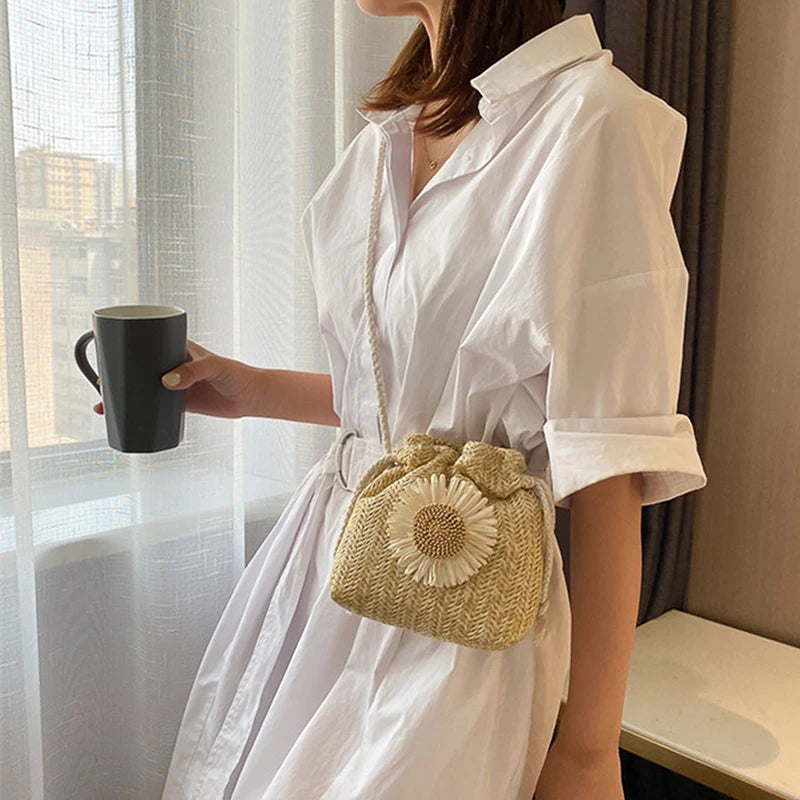 2025 Hot Sale Rattan Woven Women Straw Bag Handbag Knit Summer Beach Woman Shoulder Messenger Khaki Beige Bags Fashion Creative
