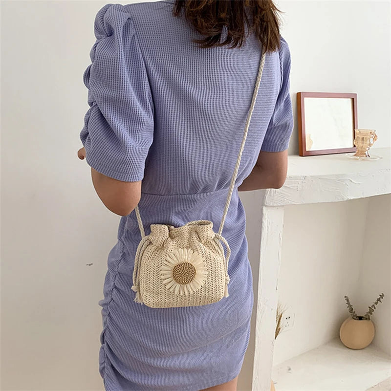 2025 Hot Sale Rattan Woven Women Straw Bag Handbag Knit Summer Beach Woman Shoulder Messenger Khaki Beige Bags Fashion Creative